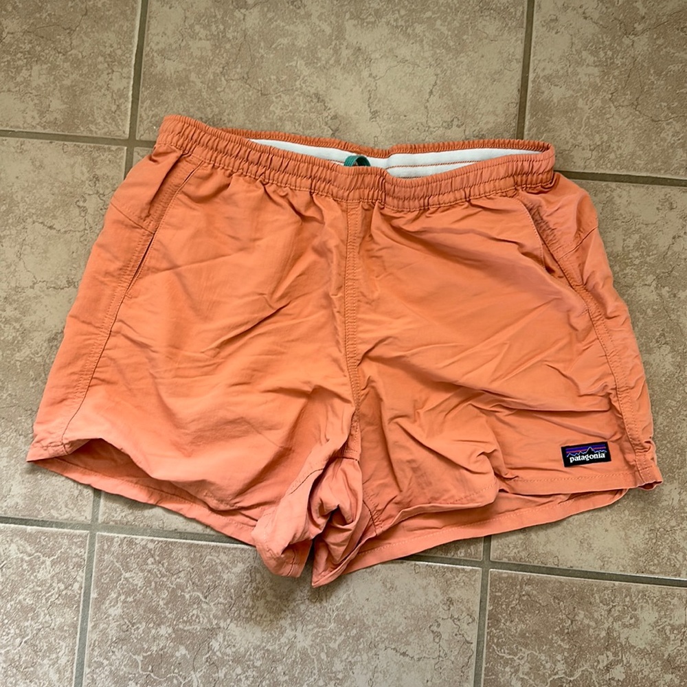 Patagonia baggies shorts. Peachy color. Size small.